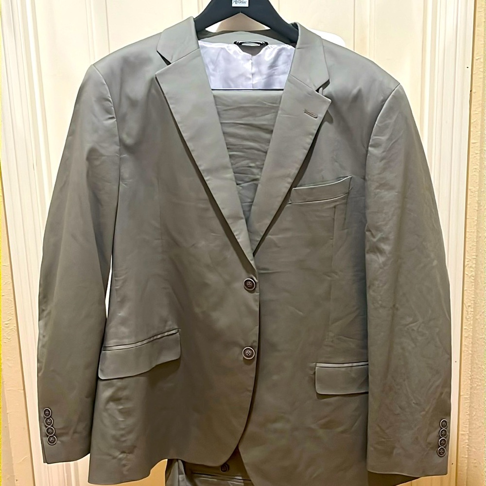Náutica Gray Suit : cotton blend 2 button Blazer 
Size 46 R   Slacks R 46 W 41